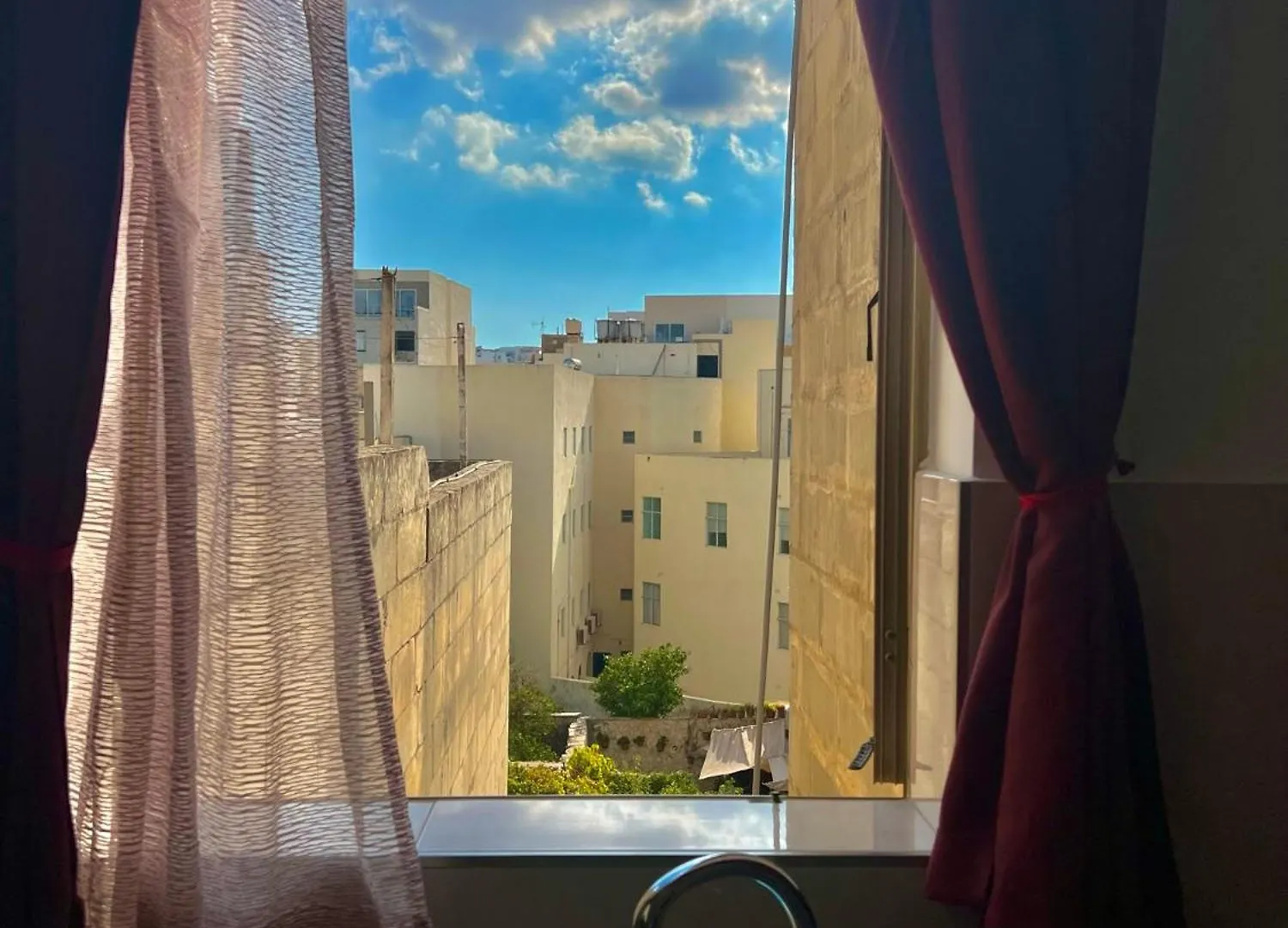 R1 Double Room With Private Bathroom Sliema